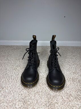 Dr. Marten | 1460 women’s smooth leather lace up